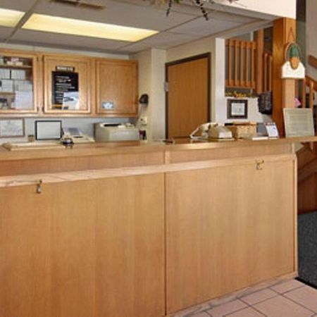 Super 8 Kingdom City Interior photo